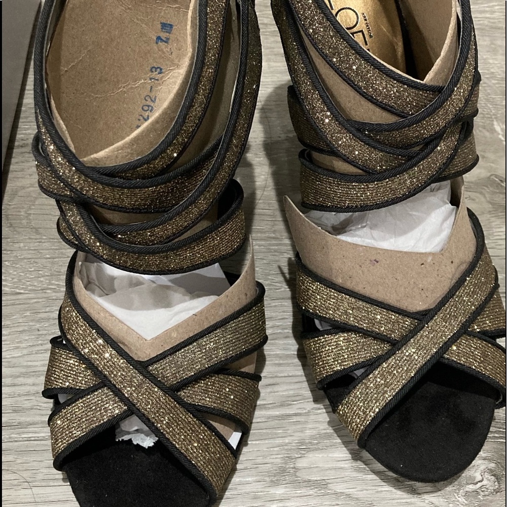 NIB Loft Black & Gold Pumps